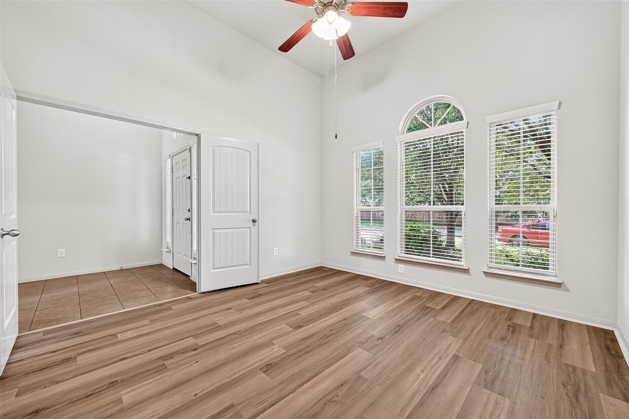 Building Photo - 9214 Cavalier Ln