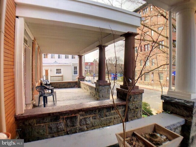 Foto del edificio - 3303 Guilford Ave