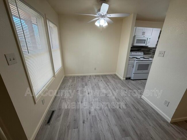 Foto del edificio - 230 Norma Ct