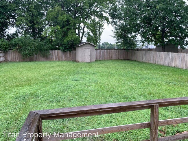 Building Photo - 3 br, 2 bath House - 808 Tee St.