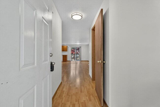 Foto del edificio - Great 2 story Townhome with Garage!