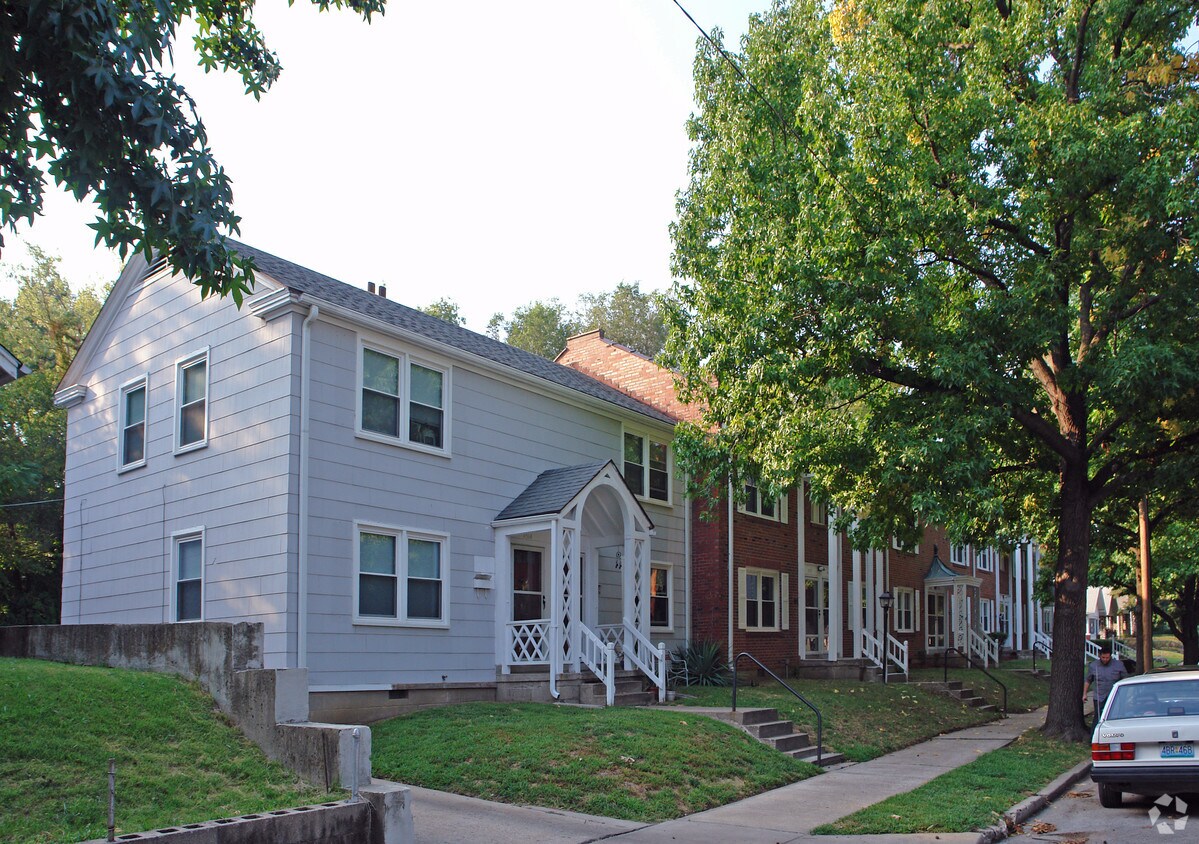 Building Photo - 4452-4512 Washington St