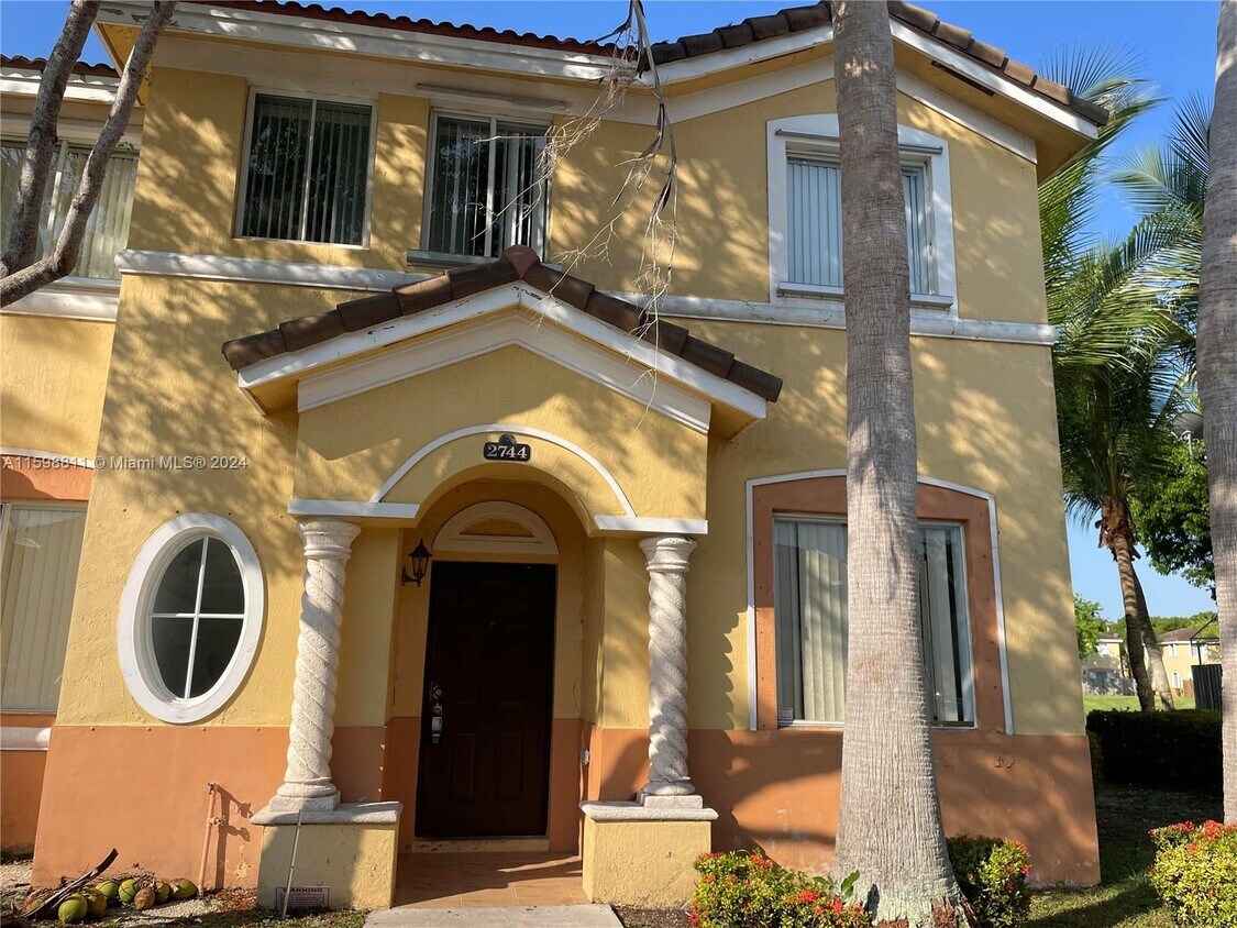 Foto principal - 2744 SE 15th Pl