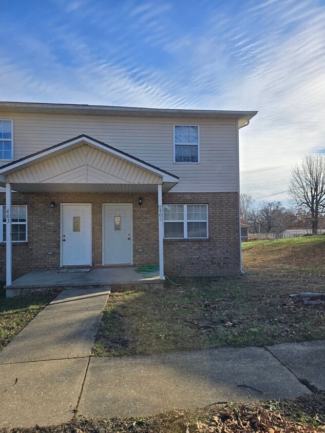 Primary Photo - 401 Country Villa Ln