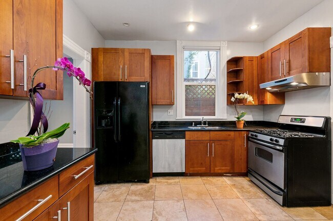 Building Photo - Beautifully Remodeled 4BR/2BA NOPA home (N...
