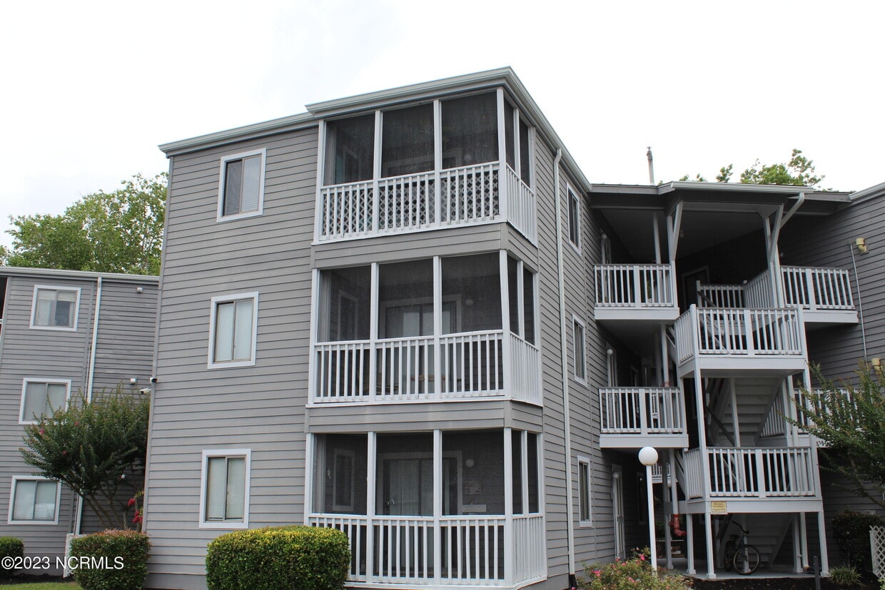 10168 Beach Dr SW Unit 301, Calabash, NC 28467 Condo for Rent in