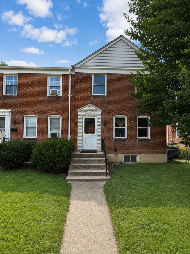 Building Photo - 2956 Cornwall Rd
