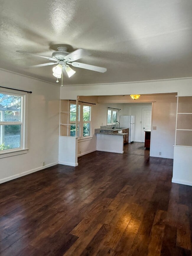 Foto del edificio - 3 Bedroom 1 Bath House!