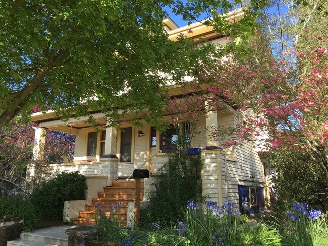 Foto del edificio - 4054 NE Rodney Ave