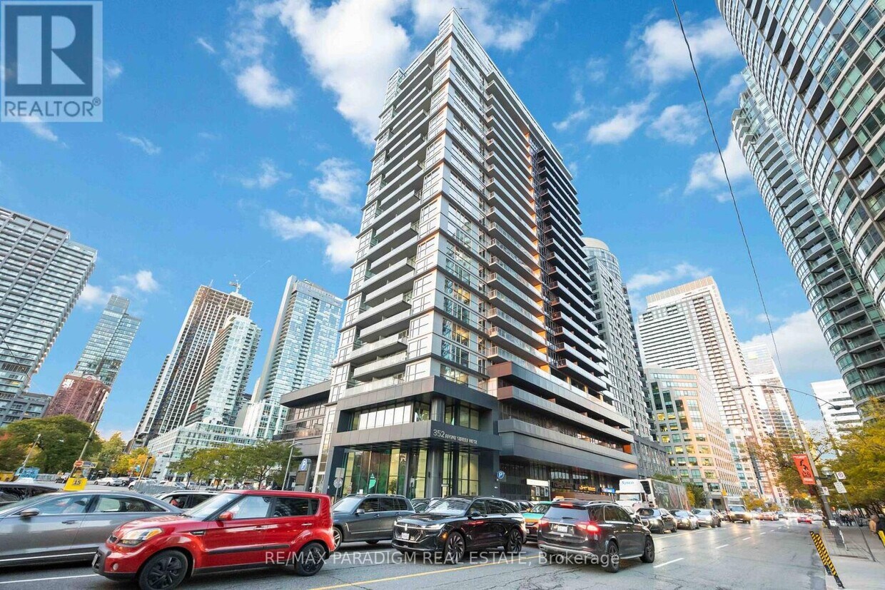 Primary Photo - 352 Front St W