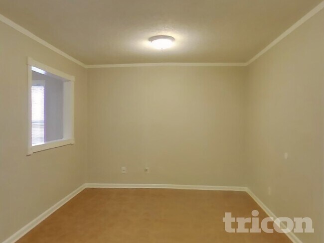 Foto del edificio - 4518 Connaught W Dr