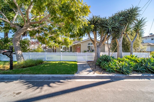 Building Photo - 546 Catalina Dr