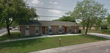 Building Photo - 924 Flores St