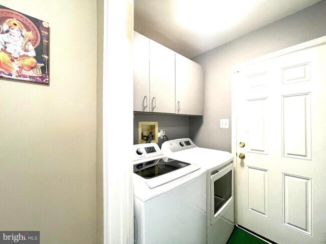 Building Photo - 4 Millbank Ct