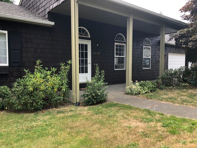 Building Photo - 3 br, 2 bath House - 19297 Schooner Ct NE