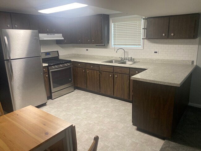 Foto del edificio - 16W608 57th St