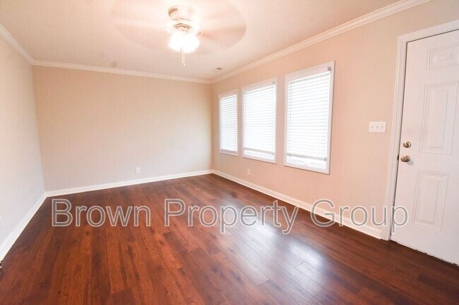 Foto del edificio - 3310 Clemson Dr