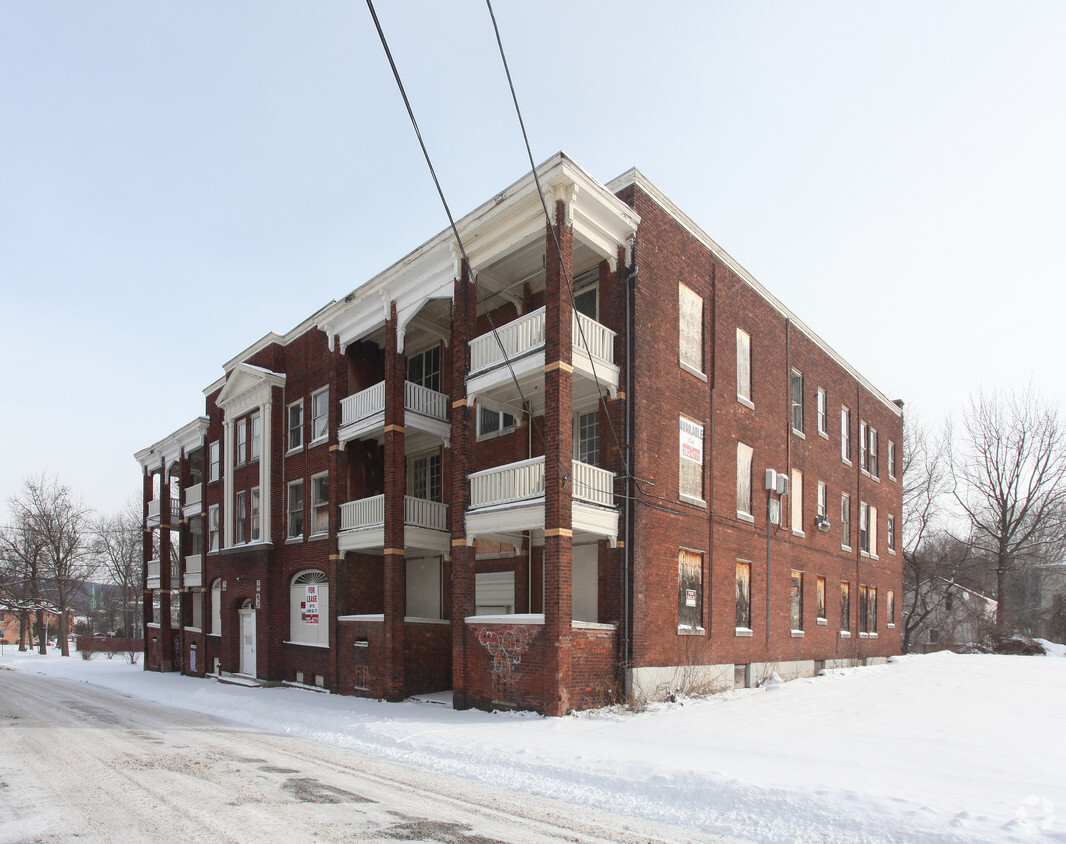 Primary Photo - 1015 West
