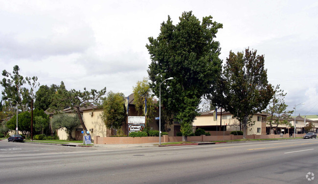 Building Photo - Canoga Island Village