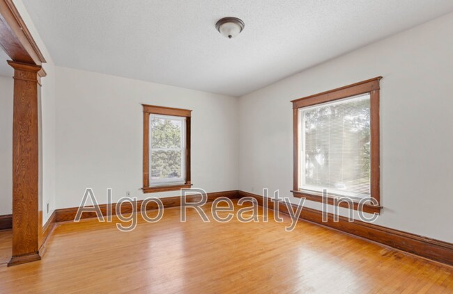 Foto del edificio - 3200 Bloomington Ave