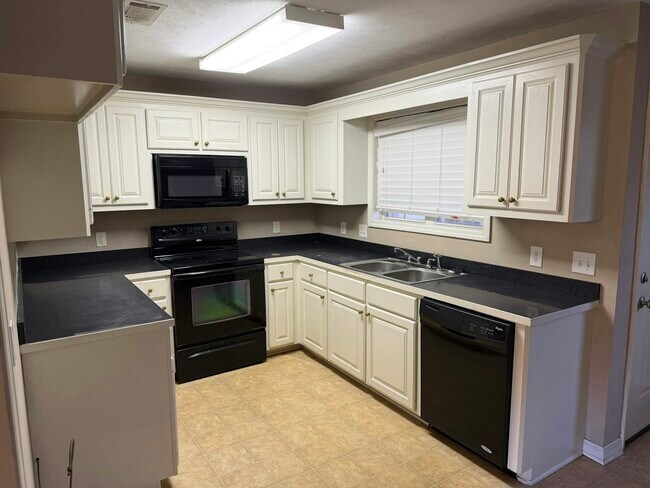 Foto del edificio - 122B Richmond Ave NE