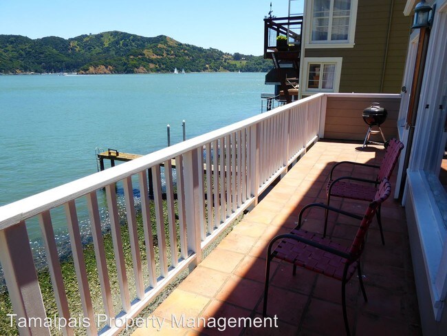 Foto del edificio - 2078 Paradise Dr