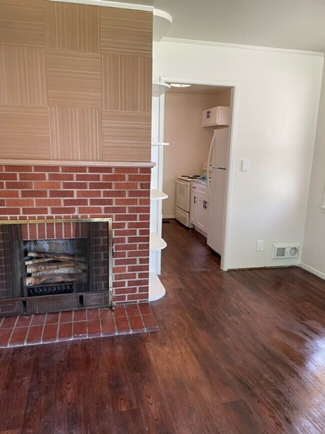 Foto del edificio - Charming 2-Bedroom Home in Prime Milwaukee...