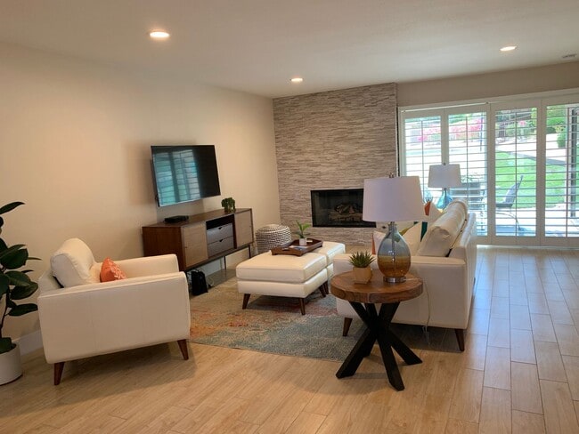 Building Photo - 48985 Wildwood Ln