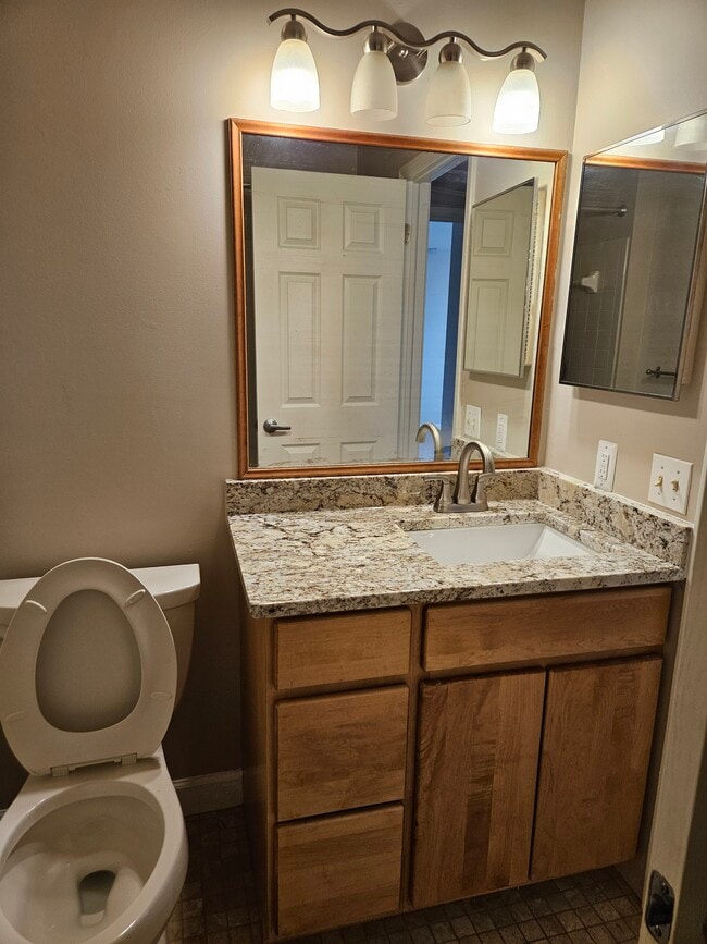 Main bath with tub/shower - 895 S Pontiac Trail