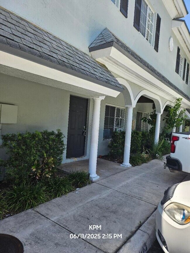 Foto del edificio - 1153 Colonial Palms Way