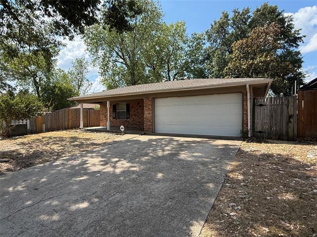 Building Photo - 1407 La Fonda Dr