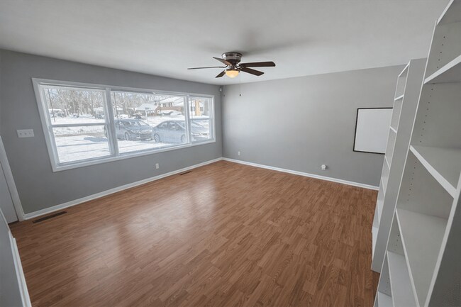 Foto del edificio - 1593 Shady Lane Rd