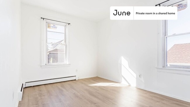 Foto del edificio - Room in Shared 4 bed/1 bath home