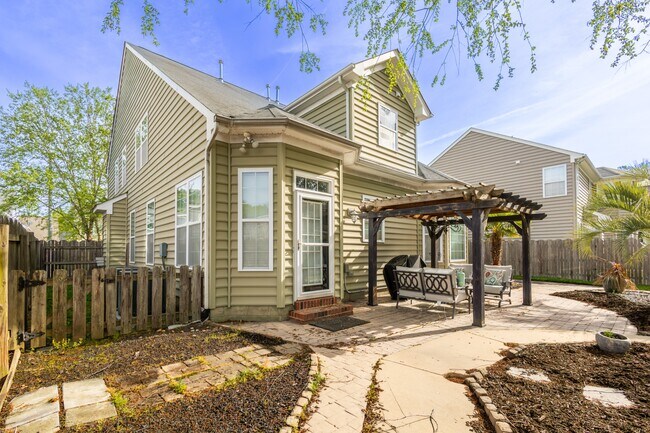 Foto del edificio - 2476 Apiary Ct