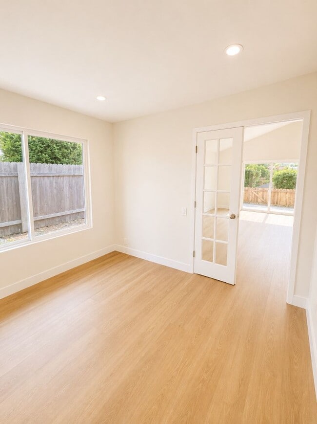 Building Photo - Beautifully Renovated 3BD/2BA Home in the Highly Desirable Pelican Way Community!
