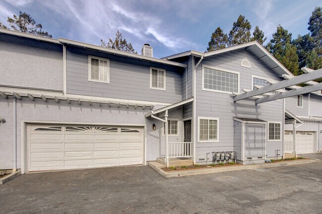 Building Photo - 1013 Woodside Rd
