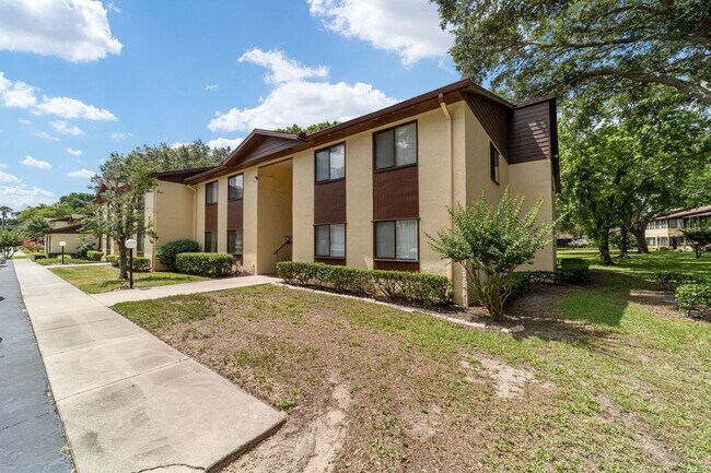 Foto del edificio - 501 FAIRWAYS Ln