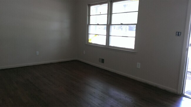 Building Photo - 3420 Westmont Dr