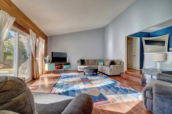 Foto del edificio - 3 bedroom 2 bath home Chesapeake home with a pool