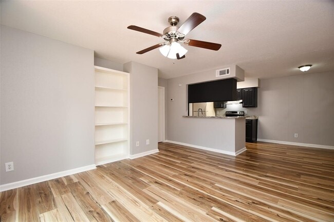 Building Photo - 12955 Woodforest Blvd