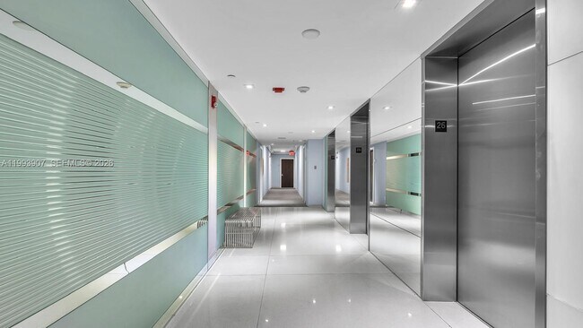Foto del edificio - 20301 W Country Club Dr