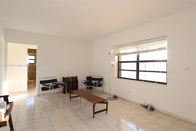 Building Photo - 1135 SW 72nd Ave