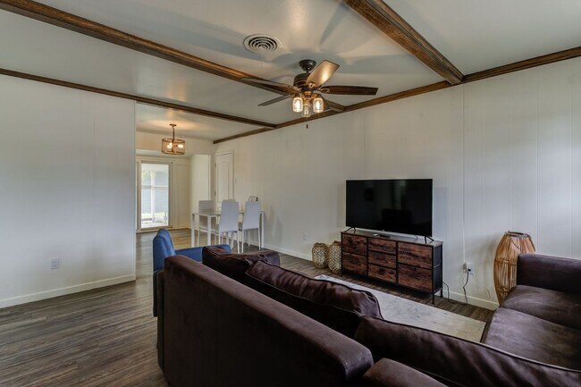 Foto del edificio - Charming Updated 3 Bedroom