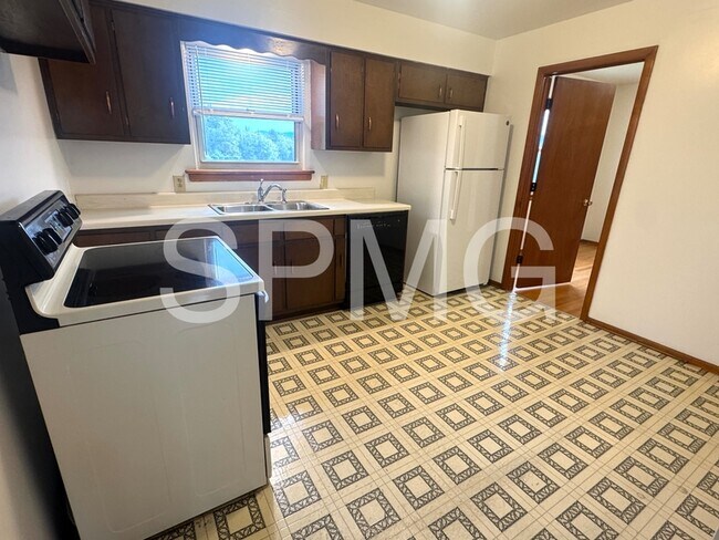 Foto del edificio - 3726 Rolling Hill Ave NW
