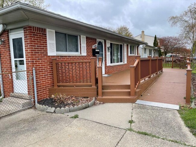 Building Photo - 12486 N York Dr