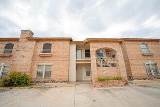 Building Photo - 1419 E Gustavus St