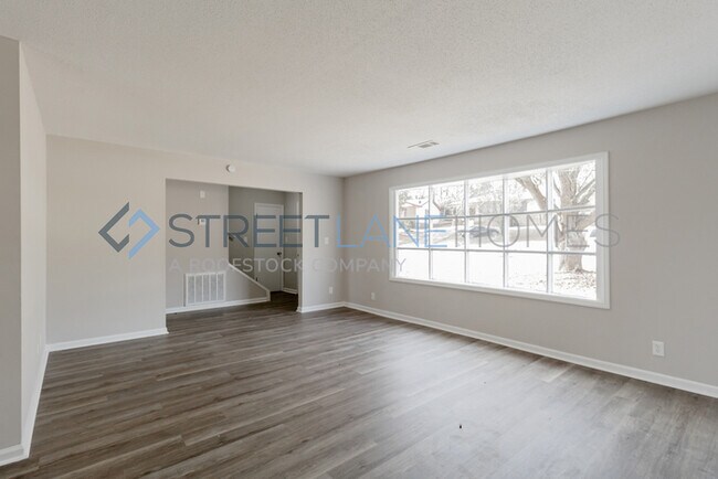 Foto del edificio - SIGN LEASE BY 2/28 AND GET $250 OFF FIRST ...
