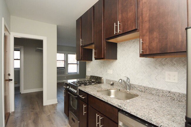 Building Photo - 709 W Brompton Ave