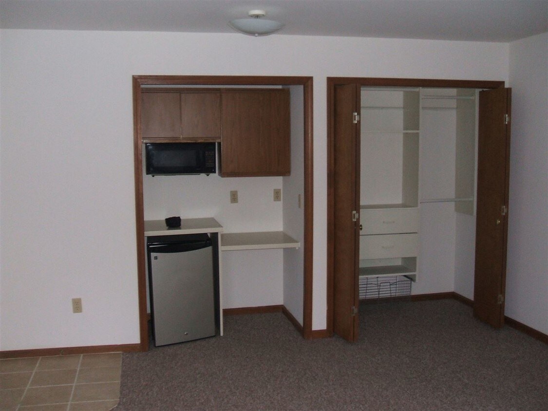 Building Photo - 1611 Ashman St