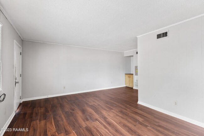 Building Photo - 103 Antoinette St